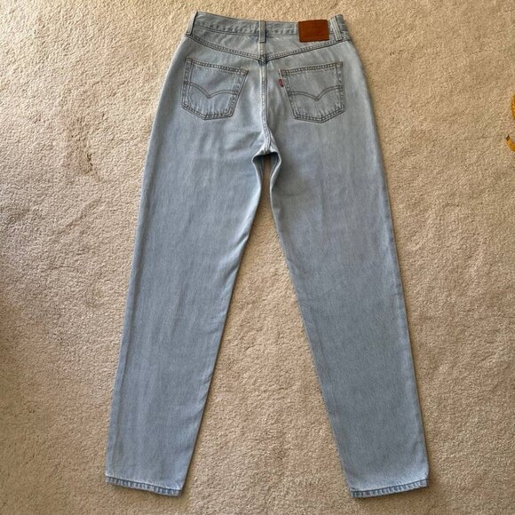 NWOT Levi's Premium '80s Mom Jeans High Rise Light Wash Size 28/30 - Picture 10 of 15